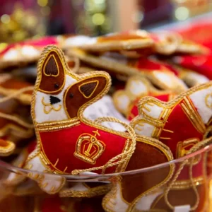 Cheap Buckingham Palace Corgi In Coat Decoration Decorations