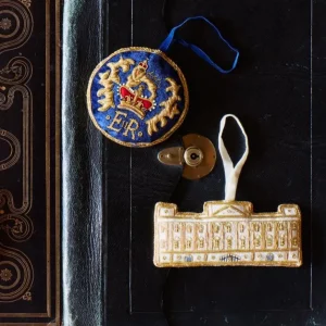 Cheap Buckingham Palace Facade Decoration Decorations