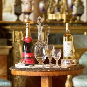 Hot Buckingham Palace Wine Bottle Stopper Wine & Spirits