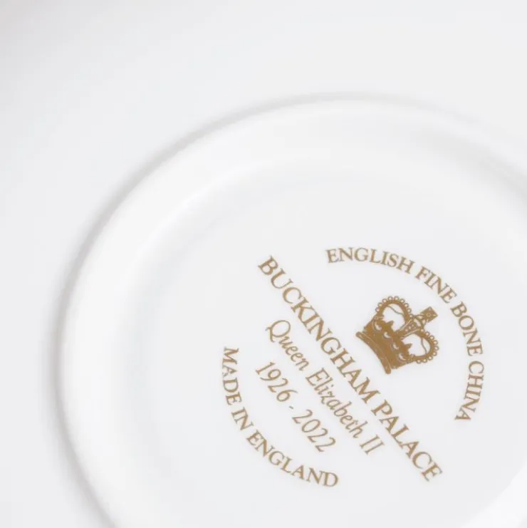 queen_elizabeth_ii_commemorative_teacup_and_saucer_8.webp Clearance Queen Elizabeth Ii Commemorative Teacup And Saucer Cups & Saucers