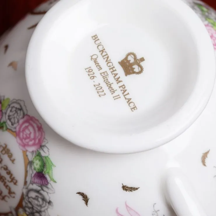 queen_elizabeth_ii_commemorative_teacup_and_saucer_9.webp Clearance Queen Elizabeth Ii Commemorative Teacup And Saucer Cups & Saucers