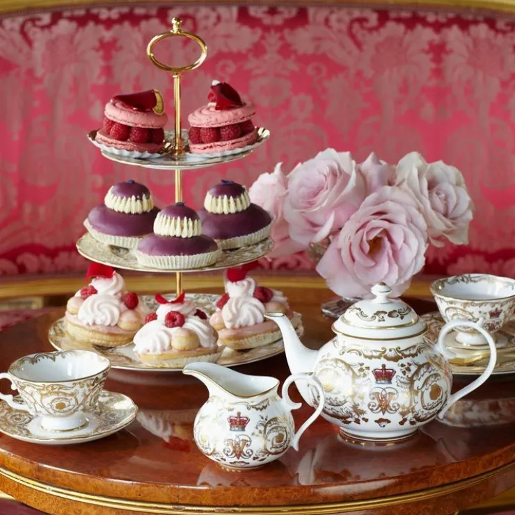victoria_and_albert__cup_teapot_1.webp New Victoria And Albert 4 Cup Teapot Afternoon Tea