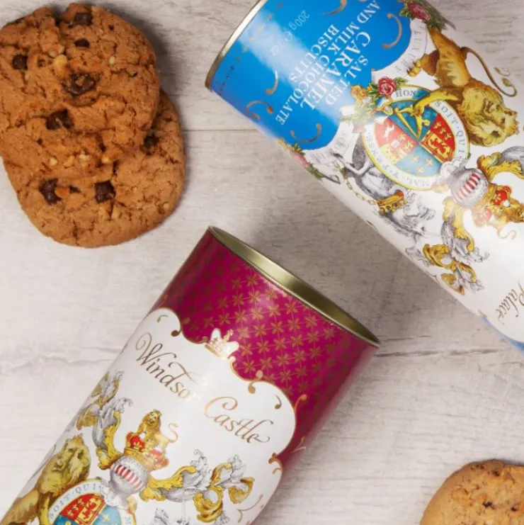 windsor_castle_white_chocolate_and_raspberry_biscuit_tube_3.webp Online Windsor Castle White Chocolate And Raspberry Biscuit Tube Biscuits